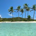 Costa Caraibi cruise schip in de Karibik met turkoisblauwe water en tropische eilanden als bestemming